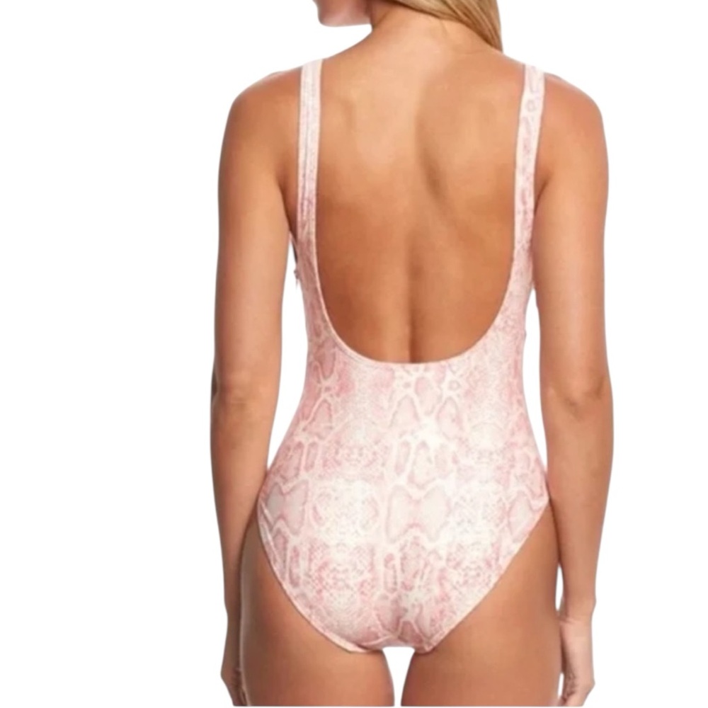 CARMEN MARC VALVO Season Cruise U-Back Side-Zip Swimsuit in Soft Pink Size 14 - Picture 2 of 16